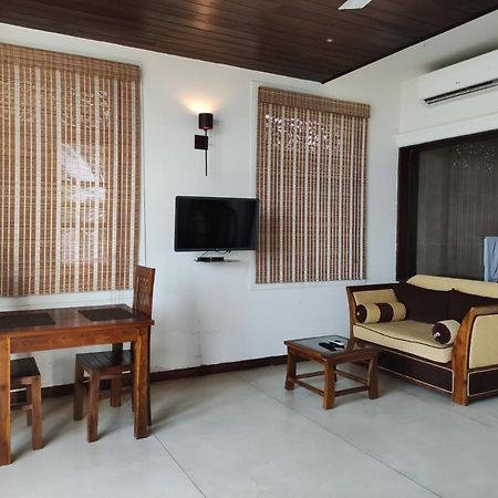 Hotel Leaf On Lagoon Katunayaka Extérieur photo